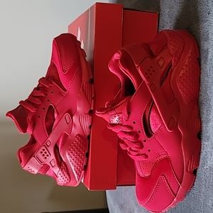 NWT Nike Huarache Run, Red, Boys Gradeschool Sz 4.5